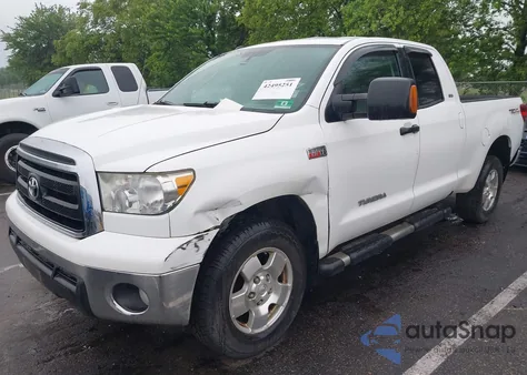 2011 Toyota Tundra Grade 5.7L V8 z USA, uszkodzony, nr VIN 5TFUY5F18BX180586